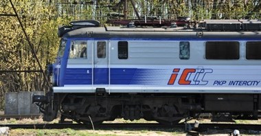 Trzy lokomotywy PKP Intercity uszkodzone po kolizji w Krakowie