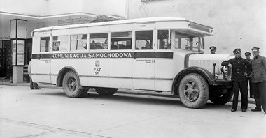 Jak kolej tworzyła połączenia autobusowe w niepodległej Polsce