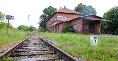 Murów: 7 lat po remoncie torów wciąż nie ma ruchu