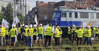 PLK analizuje możliwości prawne wobec organizatorów blokady torów w Katowicach