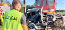 Kolejna tragedia na przejeździe kolejowym. Pod EN57 zginęły dwie osoby