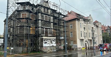 Poznań. Piątkowska i Połabska bez tramwajów. Przez kamienicę