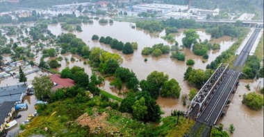 Powódź na południu Polski. Część tras udrożniona, sytuacja wciąż trudna