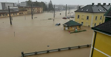 Austriacka kolej też zmaga się z powodzią [zdjęcia]