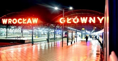 Fala powodziowa we Wrocławiu. Pociągi kursują, są opóźnienia [aktualizacja]