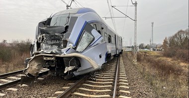 Nowa Sucha. Ciężarówka wjechała przed pociąg PKP Intercity