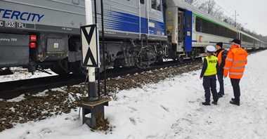 Auto znów wjechało pod pociąg PKP Intercity. Pod Opolem 