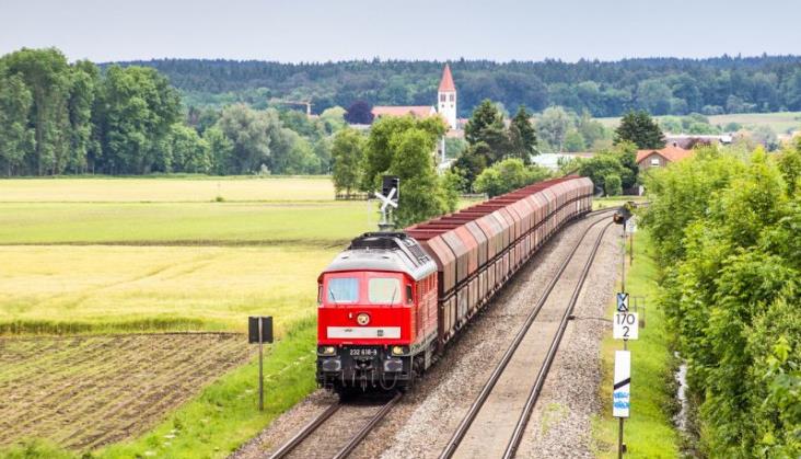 Deutschland hat kohlebefeuerte Züge favorisiert.  Wieso den?