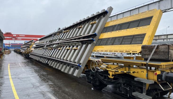 High-Speed Turnouts Transported from Austria for Central Railway Main Line Restoration